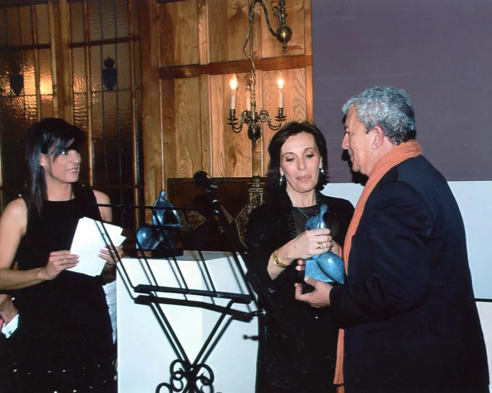 2009. Gema Sánchez le hace entrega del Premio Mayte de Teatro a Toda una vida