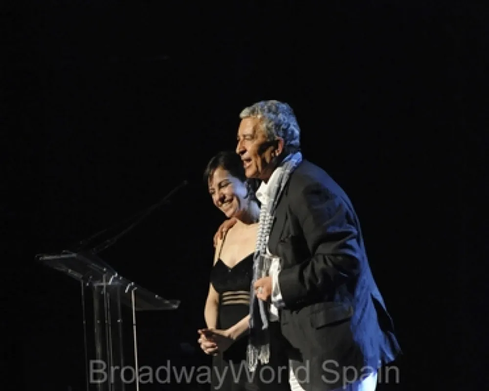 2011. Premios Teatro Musical. Premio de Honor, entregado por Noemi Mazoy. (Roberto Mariscal) 