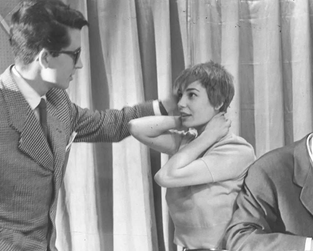 En TVE preparándose para salir a antena. Con Laura Valenzuela y David Cubedo.1956 (DIGAME-HUECO)
