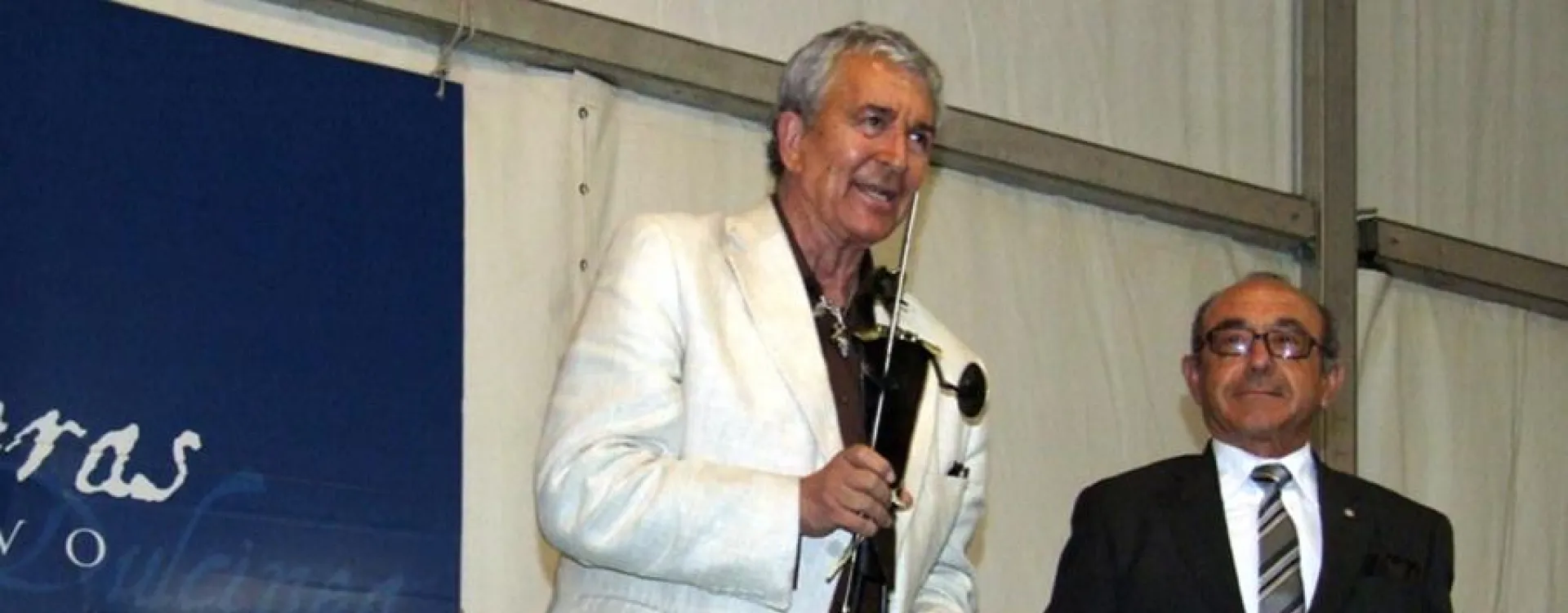 2011. Premio Quijote Universal otorgado por la Asociación "Los Amigos del Molino" de Mota del Cuervo
