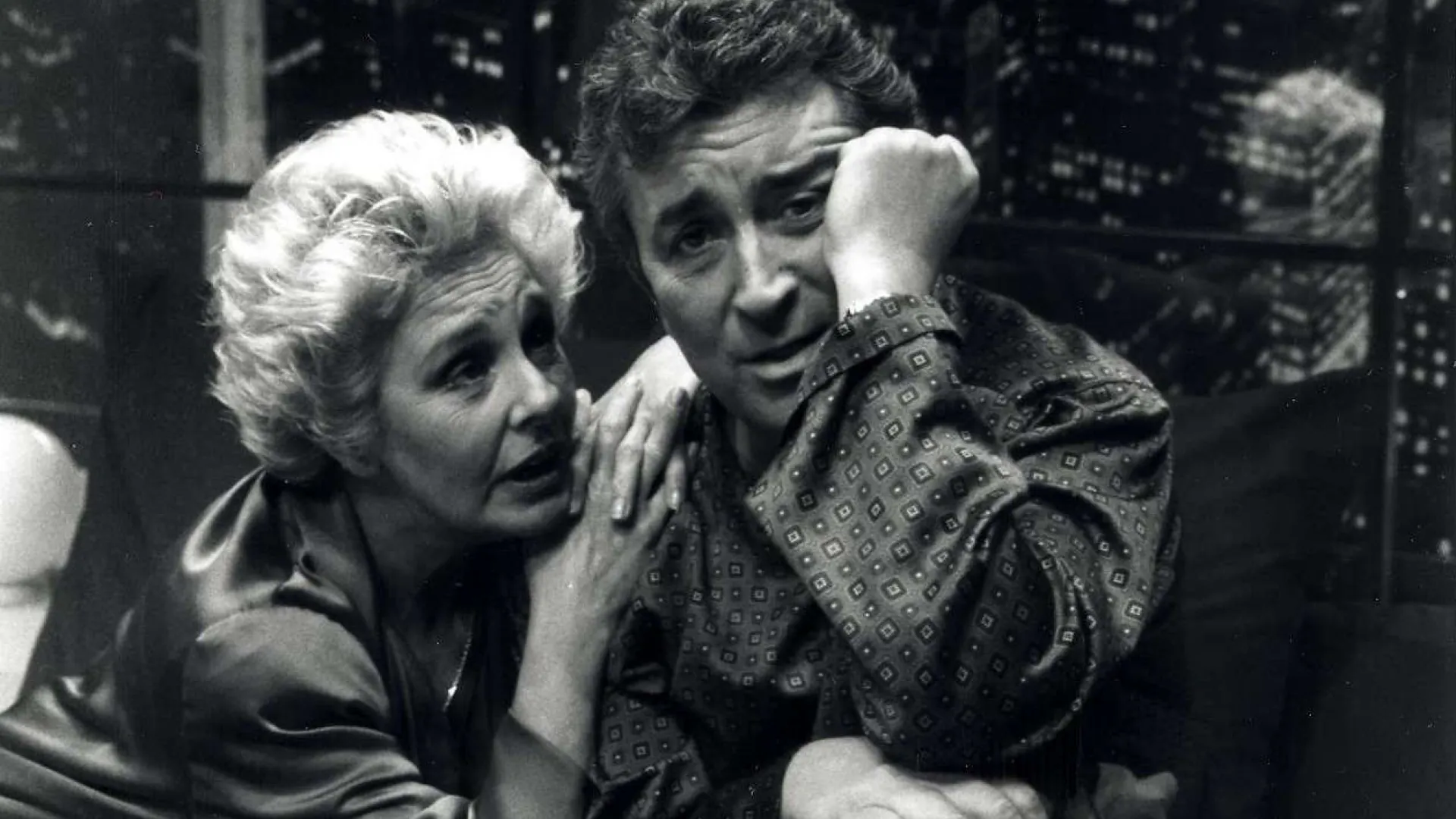 Lola Herrera y Francisco Valladares en una escena de la obra