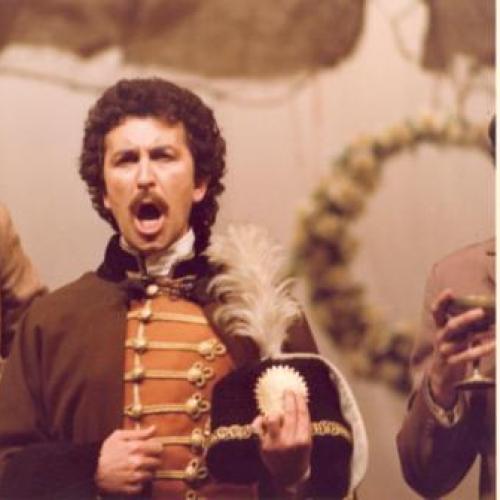 Francisco Valladares cantando