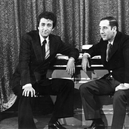 Con Alfredo Landa esperando para intervenir en un programa para la promoción de la obra Yo quiero a mi mujer. 1977